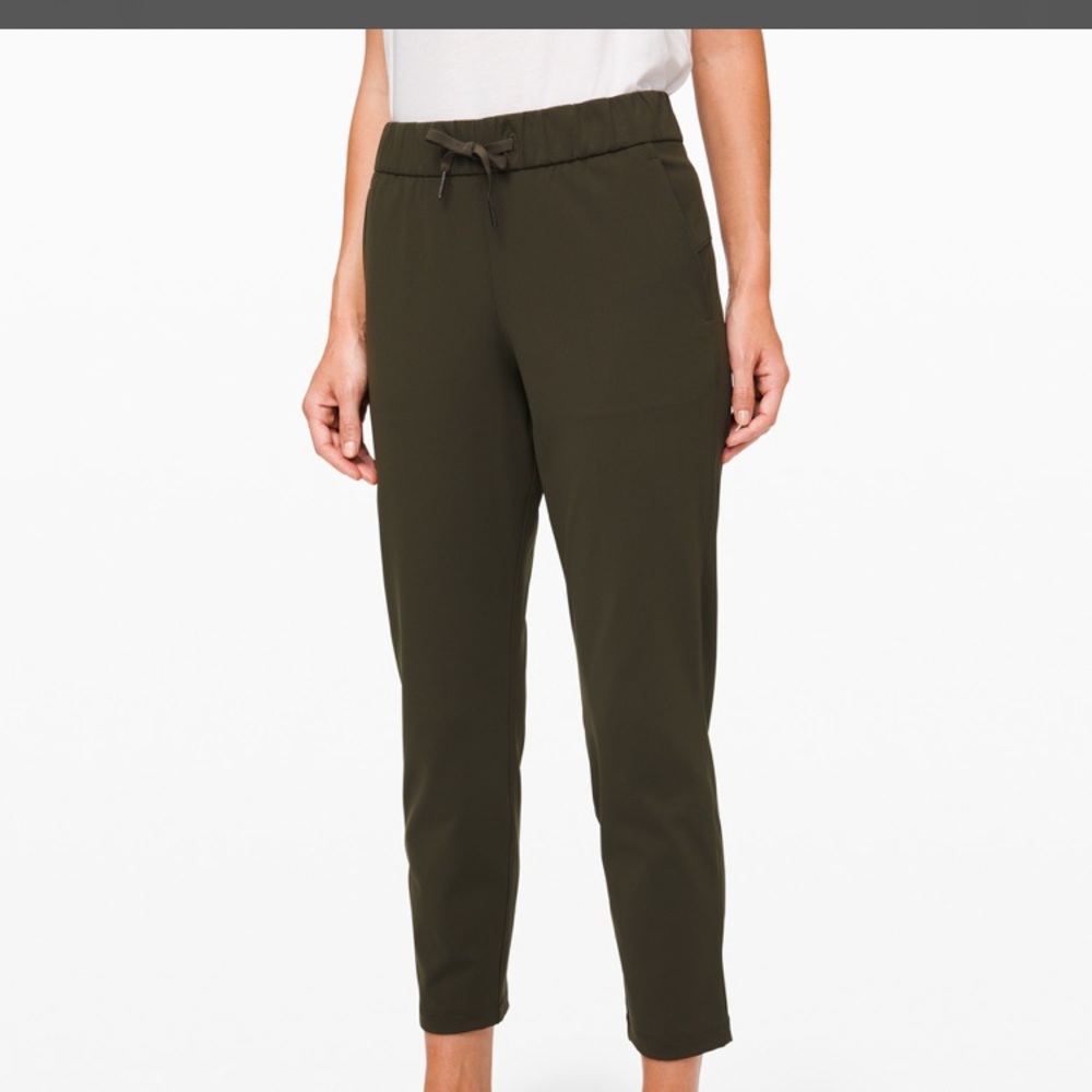 Lululemon On the Fly 7/8 27” pant dark olive sz8